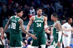 英雄联盟总决赛门票-雄鹿大将受伤，球队以团结战胜老鹰的简单介绍