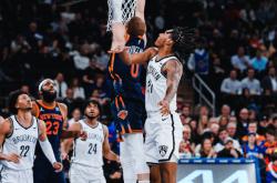 英雄联盟总决赛-篮网客场击败尼克斯，主场取得胜利