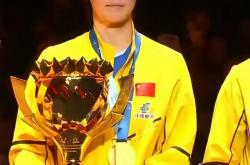 英雄联盟总决赛直播-选手展现出众实力，轻松夺冠