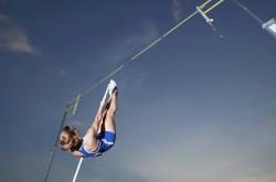 LOL决赛-手撕剧本！擎天一柱破苍穹，德罗赞攻防两端写就骑士逆转史诗