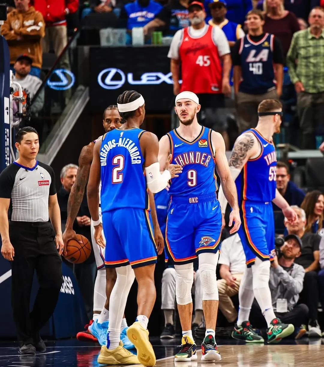 快船大胜雷霆,利纳德全场统治 快船大胜雷霆,利纳德全场统治