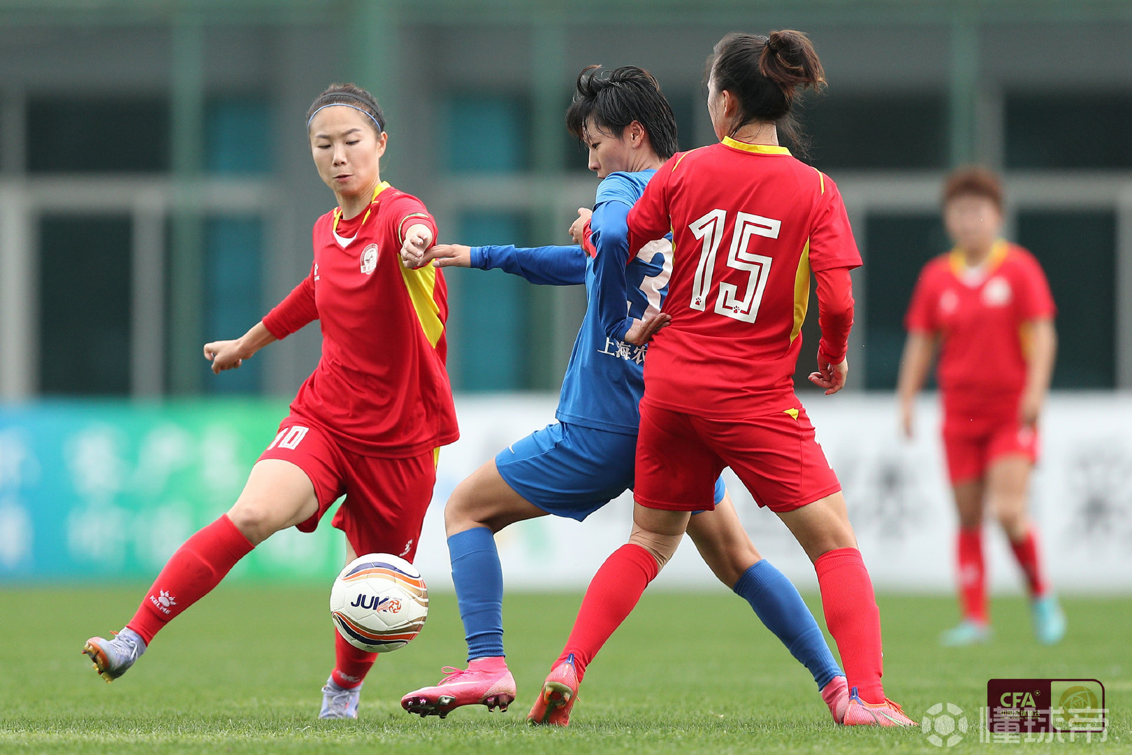 关于葡萄牙队女足尝试奋斗归来章、点亮女足新星辰的信息