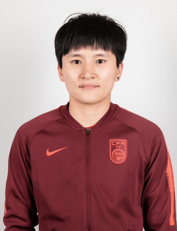 关于葡萄牙队女足尝试奋斗归来章、点亮女足新星辰的信息