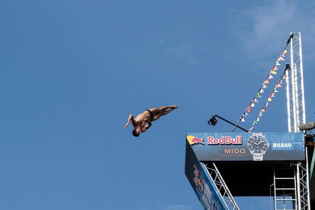 西班牙跳水选手再次夺得冠军