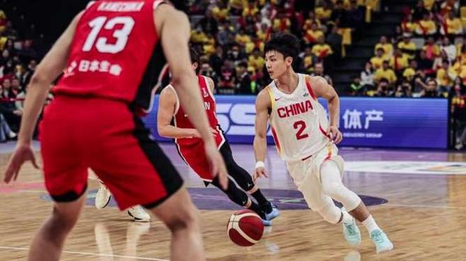 篮球明星比赛表现飘红,成为焦点人物 篮球明星比赛表现飘红,成为焦点人物