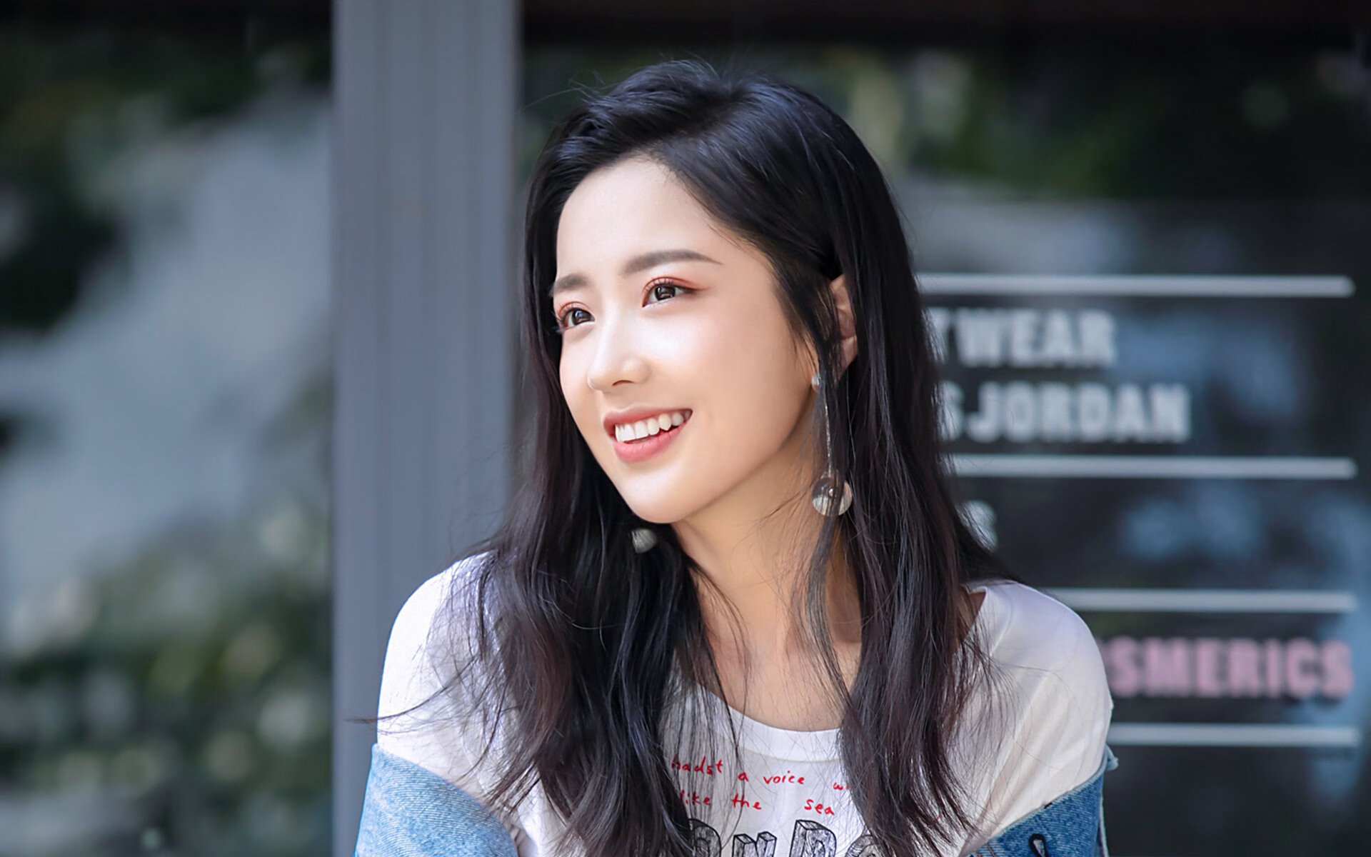 赛道与绿茵场的对话,那个将硬仗熬成王冠的人